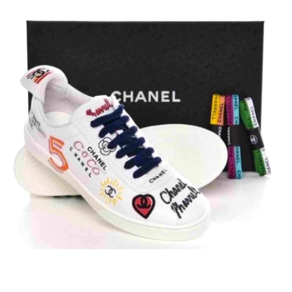 NEW *LMTD EDTN* Chanel x Pharrell 19D White Graffiti CC Low top Sneakers